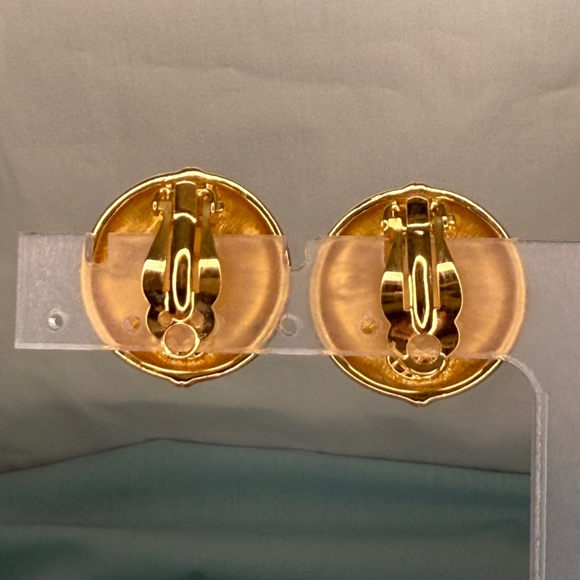 Vintage Swarovski Swan Signed Crystal, Faux Pearl, Black Enamel Clip Earrings - Picture 2 of 10